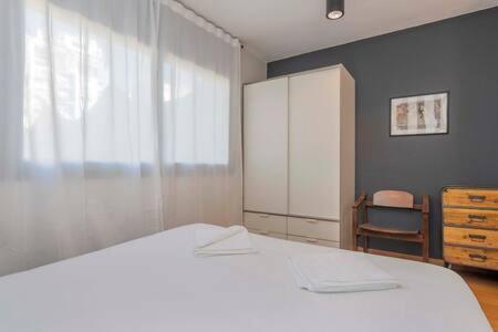 Bright And Modern Duplex With Terrace In Eixample District P2 * Barcelone