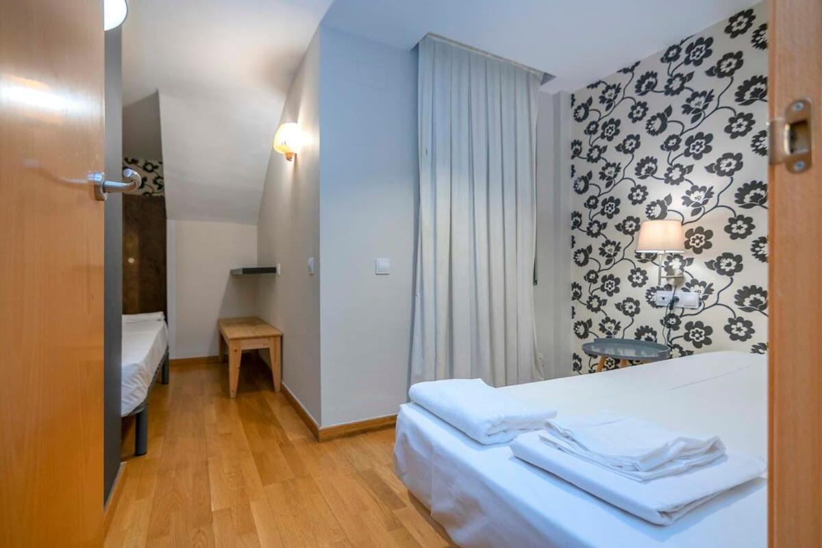Bright And Modern Duplex With Terrace In Eixample District P2 *
